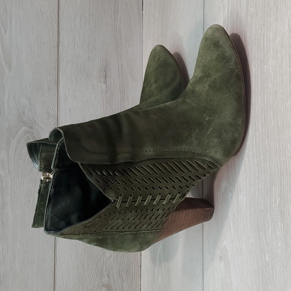 Vince Camuto Women Rotiena Pine Forest Green Suede Heels boots shoes sz 8M - Picture 1 of 13